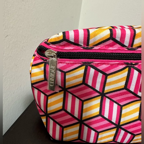 NEW CLINIQUE COSMETICS BAG - Picture 4 of 6
